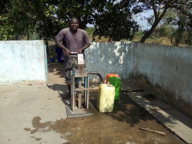Forage équipé d’une PMH à Kongouêkro-Minankro