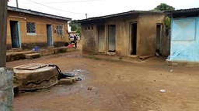Latrine à proximité du puits